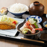 Set of fried cod with kelp and sashimi