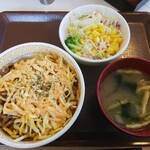 すき家 - 明太マヨチーズ牛丼580円＋ランチセット150円