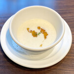 ア ターブル - 新玉葱とじゃがいもの冷製スープ