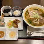 HUONG LY - ブンボーフエセット　990円