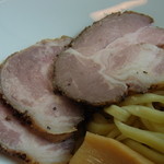 俺のラーメン あっぱれ屋 - ブラックペッパーの効いたチャーシュー？