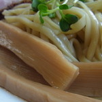 俺のラーメン あっぱれ屋 - 隠し包丁の入ったシナチク