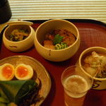 瓢亭 - 三段の中身はつまみにぴったり