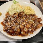 東京厨房 - 大きなチキンカツ定食