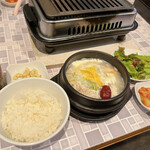 焼肉・韓国料理 KollaBo Lite - 参鶏湯純豆腐チゲ定食（1,200円税込）