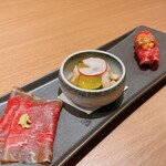 Ginza Shabugen - ディナーコース前菜。近江牛の生ハムや肉寿司