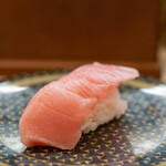 はま寿司 - 料理写真:2023.5 天然まぐろ中とろ（165円）