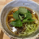開運橋通 ふじ原 - 濃い醤油ベースの付け汁　鷄の旨味がいいです