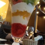 千疋屋フルーツパーラー - 斜め下から