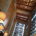 千疋屋フルーツパーラー - 天井が高い