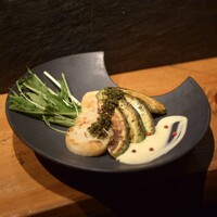 長芋とアボガド鉄板焼き とんぶりがけ