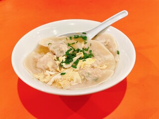 Ganso Gyouzaen - 神戸牛入りスープ餃子　水餃子とスープ
