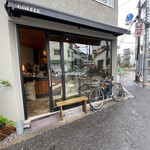 YOUR DAILY COFFEE - お店の入り口