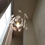 神楽坂 ヴェーリ - 光の魔術師、インゴ・マウラーの照明とロマーノ・レヴィのラベル