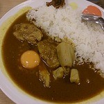 松屋 - 料理写真:スパイシーチキンカレーに生卵