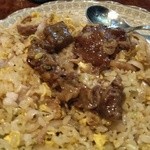 酒場わたなべ - 牛筋煮込みがあまりに旨いのでチャーハンに乗せちゃいました