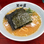 ラーメン 矢口家 - 矢口家 平塚店のデフォ (着丼時の海苔被せスタイル)