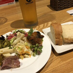 Bocca Grande - ランチビール440円　ランチ　サラダバー　パンも食べ放題