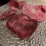 야키니쿠 하나비 메이에키점 - 소금 맛 고기 모듬