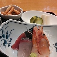 板前心 菊うら - 日替わり定食　お刺身はボタン海老・カツオ・いなだ