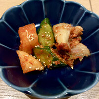 和牛焼肉じろうや 介 wagyu&sake 名古屋駅前本店 - キムチ盛り合わせ