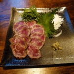 サブロ - 牛肉のタタキ  玉ねぎも美味しい