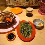 ちりばり - バクテー（肉骨茶）　空芯菜と青菜のサンバル炒め