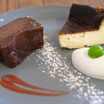Tricolore - 選べるスイーツセット 1408円 のバスクチーズケーキ、シュコラテリーヌ