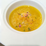 栗南瓜とフランス産栗のスープ仕立て、紋甲烏賊と甘エビを添えて