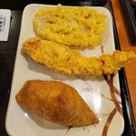 丸亀製麺 - レンコン天、かしわ天、お稲荷さん