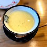 Saketo Sakana Hakosaku Yamachan - ◯ お通し　さかなの骨だしが利く茶碗蒸し
                        スペシャリテなのか、とっても美味しい。◎この日いちばん印象的でした。