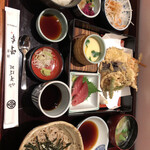 鎌倉　峰本 戸塚駅前店 - にんじん、さつまいも、茄子、舞茸の天ぷら付き。