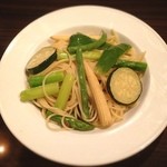 VIOLA - 夏野菜のアンチョビ風味スパゲティ