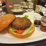 ザ ロビーラウンジ - 近江牛パテ　120ｇ　　マックのクォーターパウンダーより大きい。