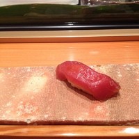鮨 おさむ - マグロのヅケ
                今まで食べたヅケで1番美味しいかった