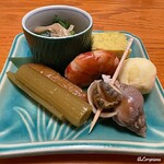 郷土風味 魚来亭 - 青菜と榎茸の小鉢､蕗と薩摩揚､青さ海苔の玉子焼､車海老艶煮､クリームチーズを射込んだ百合根饅頭に螺貝旨煮