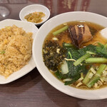 好記園 - 半炒飯＋台湾ルーロ麺（780円）