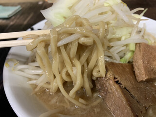 Shimakei Honten - 麺は中太ストレートでワシワシ食感！