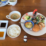 サッドカフェ - ボリューム満点も週替わりランチ