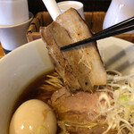 中華蕎麦 はざま - 豚チャーシューリフト。