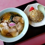 珍竹林 - チャーシュー麺・半チャーハン