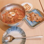 韓国グルメ - ユッサムビビン冷麺(ビビン冷麺/キムチ/ユッサム)