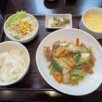 Chuukaryouri seika - 肉野菜炒め　＋　半ライスセット
