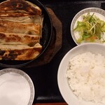 蘭蘭 - 鉄鍋餃子定食
