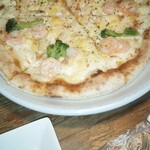 窯右衛門 - エビグラタンピッツァ。