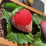 ラ・テラス - いちごは手作りのチョコ