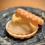 茜坂大沼 - いつも楽しみな自家製アイス最中。今回はパッションフルーツで良い香り♡