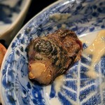 茜坂大沼 - オマケで炙って下さった赤貝の肝。小さいながらも巨人なみの存在感。圧巻の旨みでした。