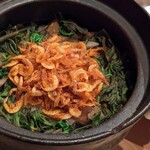 茜坂大沼 - 桜海老には様々な山菜を合わせて。コシアブラの香りや鱈の芽の苦味、甘み、何とも贅沢なご飯です。