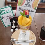 てんとう虫。 - 口に入れた途端にとろけだすマンゴー、最高です。